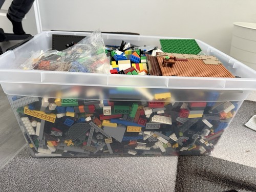 Kiste voller legosteine - voller,
