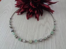 Halskette "Polaris" grün-silber Würfelperlen  UNIKAT