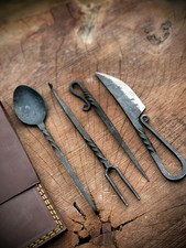 HANDGESCHMIEDETES MITTELALTER ESS-/SCHMIEDSGESCHIRR BESTECKSET LEDERKOFFER