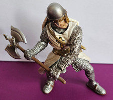 Schleich Kreuzritter Fußsoldat mit Doppel-Streitaxt aus Ritterwelt Fantasywelt