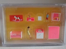 Preiser Mutter beim Wickeln