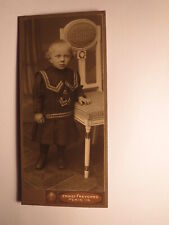 neben einem Stuhl stehendes kleines Kind / CDV Ernst Freygang Penig i. S.