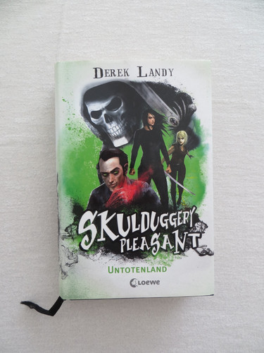 Skulduggery pleasant band - skulduggery, 13
