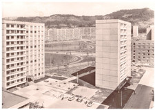 AK DDR Jena Lobeda Plattenbau Hochhäuser Autos Motorräder 1980