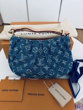 Louis Vuitton Pochette Valley