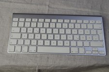 Apple Kabellose Bluetooth Wireless Deutsch QWERTZ Tastatur, Model A1314, 6 Akkus