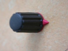 Drehknopf mit Zeiger schwarz (Ø x H) 10 x 15 mm Spannzange 4mm Deckel L#023-1