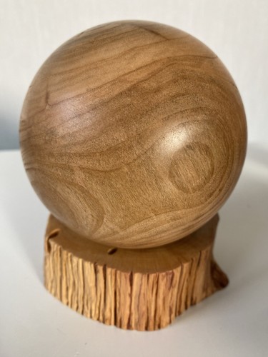 Holzkugel aus kirschbaum - holzkugel,
