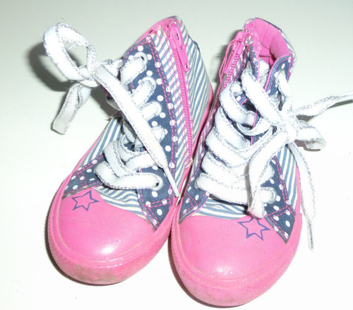Pinkfarbiger sneaker mit - pinkfarbiger,
