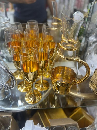 Gold flöte und krug set - und,