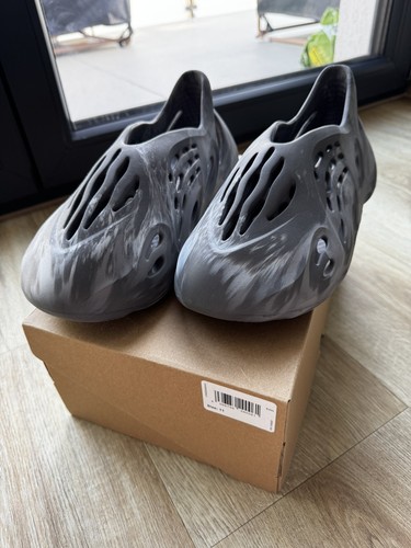 Adidas yeezy runner rnr - adidas,