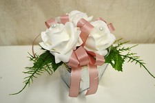 Tischdeko weiß rosa Rosen Kunstblumen Blumen Gesteck Hochzeit Taufe Kommunion 