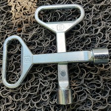 2 Stk. 8mm Dreikantschlüssel