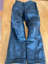 Rev'it Motorradhose, schwarzes Leder mit integrierten Stretchzonen, Gr. 38 short