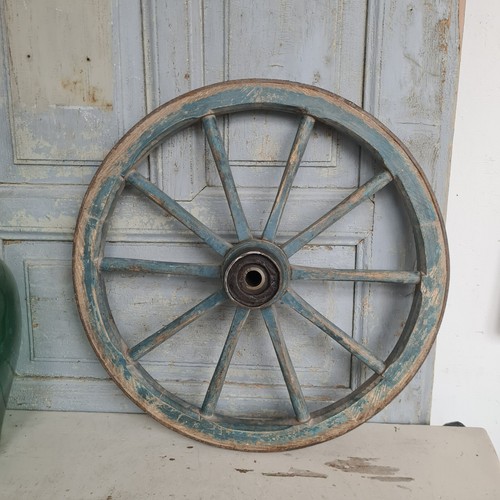 B1570 massives altes wagenrad - b1570,