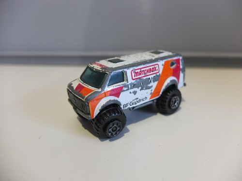 Matchbox 4x4 chevy van - chevy,