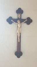 Kruzifix Wandkreuz handgeschnizt.