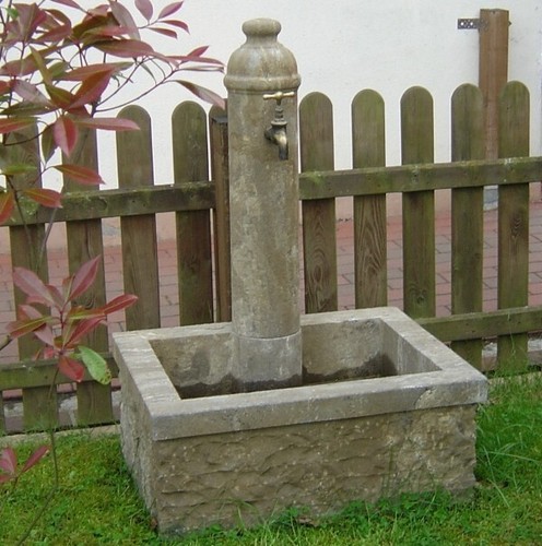 Brunnen aus naturstein becken - aus,