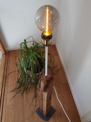 Stehlampe aus eichenbalken - stehlampe,