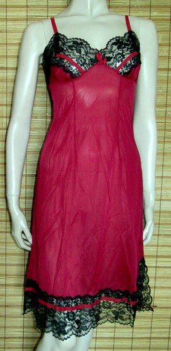 Bordeauxfarbenes unterkleid - unterkleid,