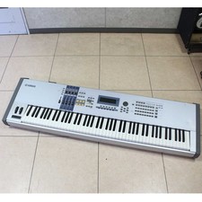 Yamaha MOTIF ES8 88-Key