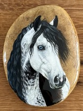 Bemalter Stein Pferd