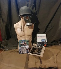 Militaria Konvolut  Helm Gasmaske Ausrüstung usw.