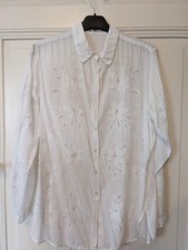 weiße Bluse Trachtenbluse Lochstickerei