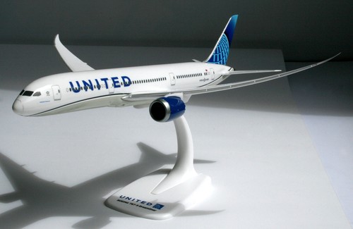 United airlines boeing 787 - -,