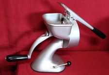 Minna M3 Küchenmaschine Gemüsereibe mit Saugfuss