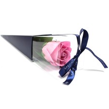 Einzelne rosenblüte aus seife - rosenblüte,