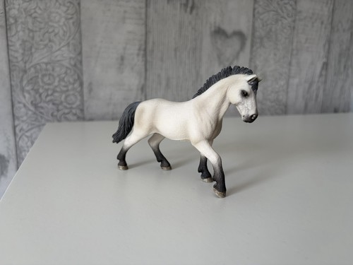 Retired schleich camargue - [retired],