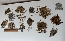 Konvolut Zeiger Uhrenzeiger in Kunststoff Metall Holz 