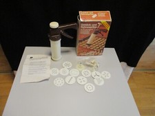 Gebäck und Sahnespritze HP