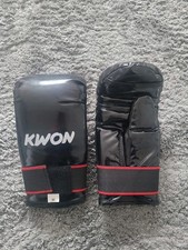 Schwarze Boxhandschuhe, Kwon