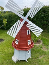 Gartenwindmühle groß aus Holz, mit drehbarem Flügel u. Solarlicht.