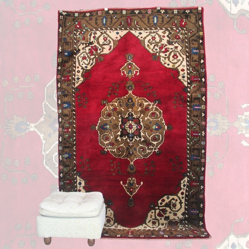 Kuratierter handgefertigter