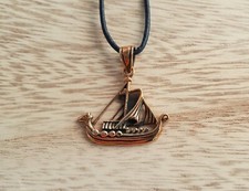 Set Anhänger Wikinger Boot Bronze + Lederband Bronzeschmuck Drachenboot