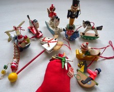 Konvolut Holzfiguren Christbaumschmuck  Erzgebirge DDR Sandmännchen etc.