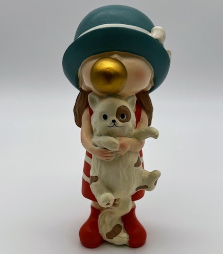 Mädchenfigur mit katze und - mit,