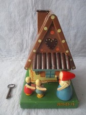 Alte Spardose  Erzgebirge Hensel und Gretel vor dem Hexenhaus mit Schlüssel