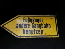 Altes Schild Fußgänger