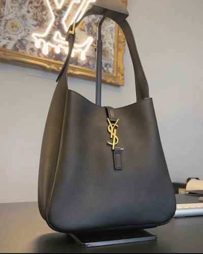 Yves saint laurent à 7 - À,