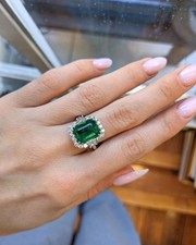 3.80 Karat Smaragd Schliff