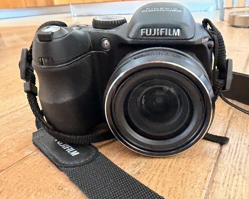 Fujifilm finepix s2000hd - finepix, |