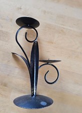 Schwarzer Kerzenhalter aus Metall für zwei Kerzen