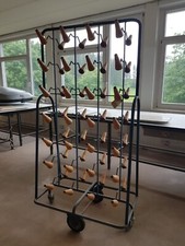 Spulenhalter für Garn-/Fadenspulen mit Rollen. 56 Plätze