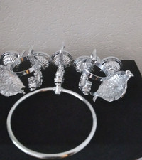 Badaccessoires silberfarben, Handtuchring, 2 Seifenschalen, 2 Zahnputzglashalter