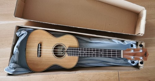 Risa acoustic concert ukulele - risa,