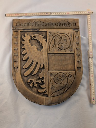 Handgeschnitzte holzwappen - handgeschnitzte,